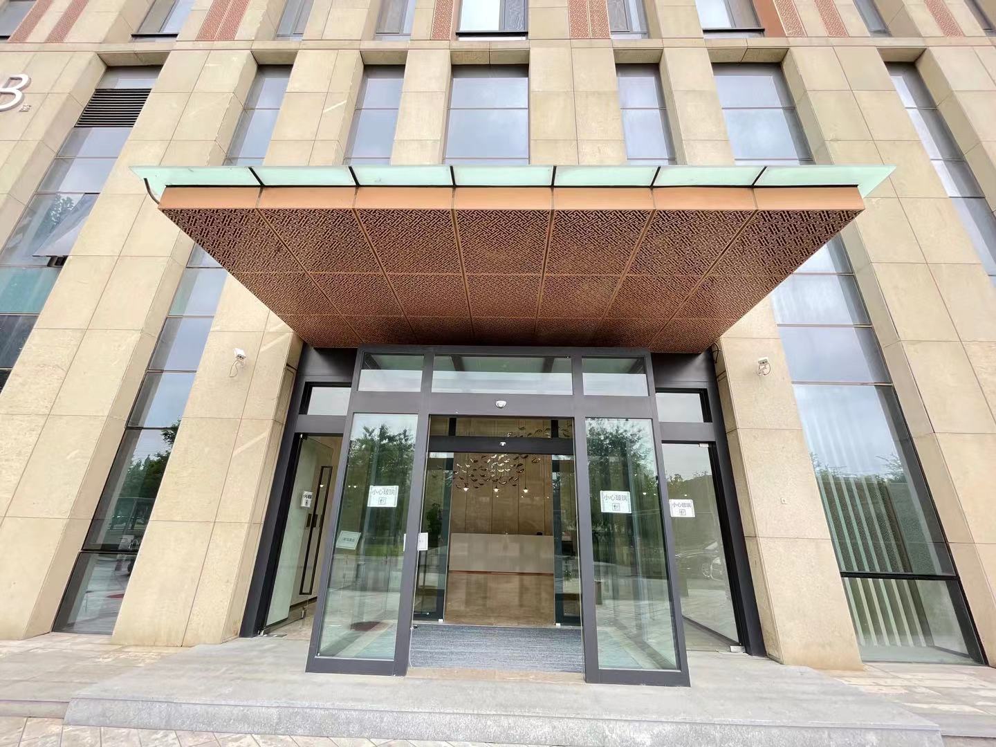 铁建广场 - 5000平米  可任意分割